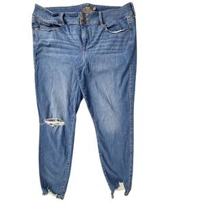 Torrid Women's Medium Blue Distressed Jeggings Plus Size 22T Raw Hem Stretch